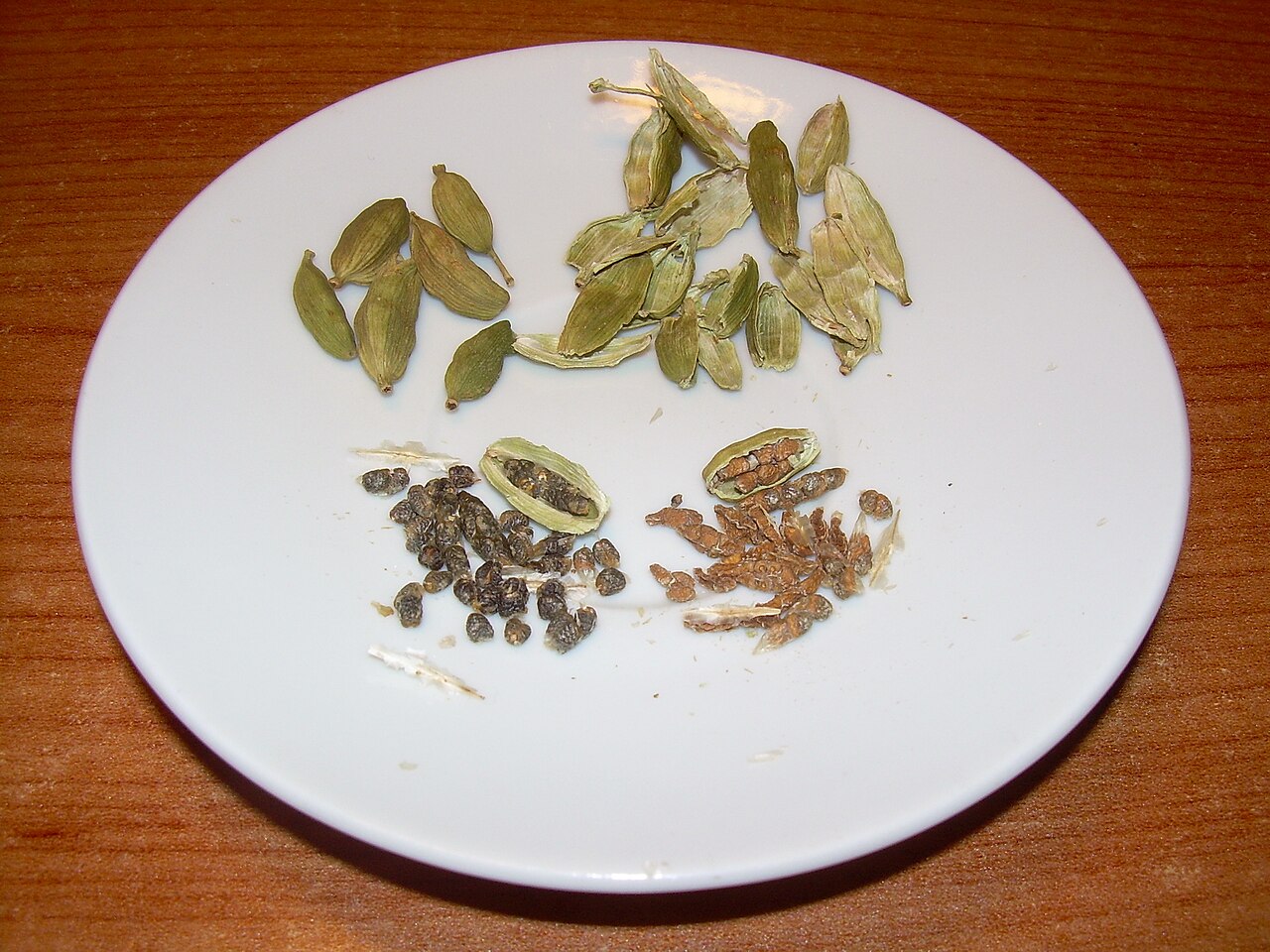 Cardamom Husk Flakes (Distillation Grade)