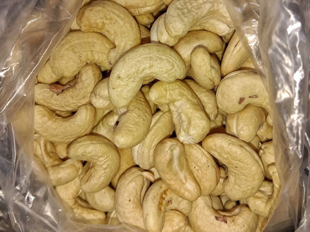 Cashew Nuts W400 (Small White Wholes)