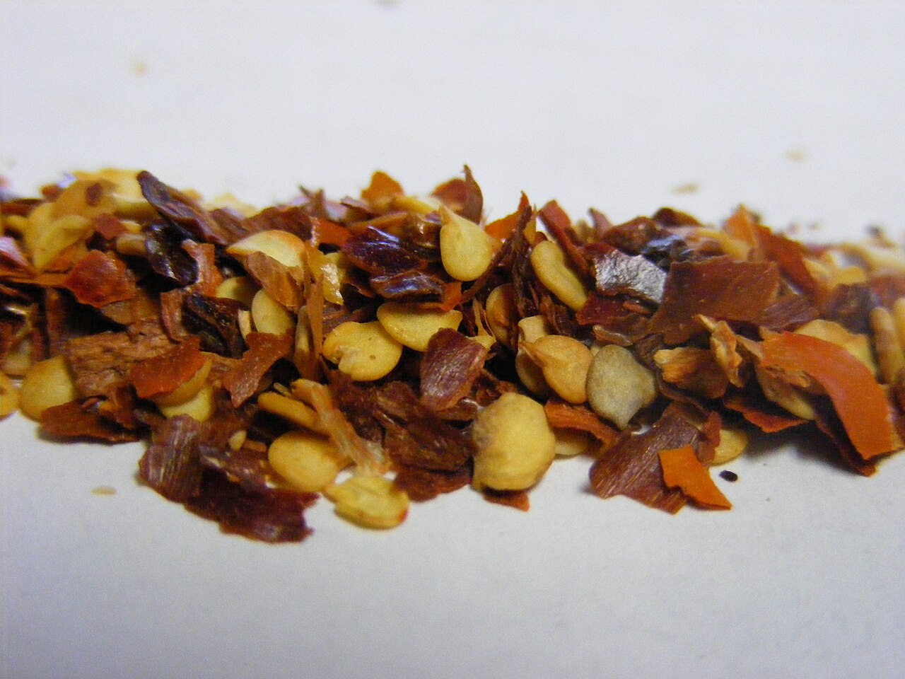Crushed Red Chilli Flakes (Pizza Cut with Seeds)