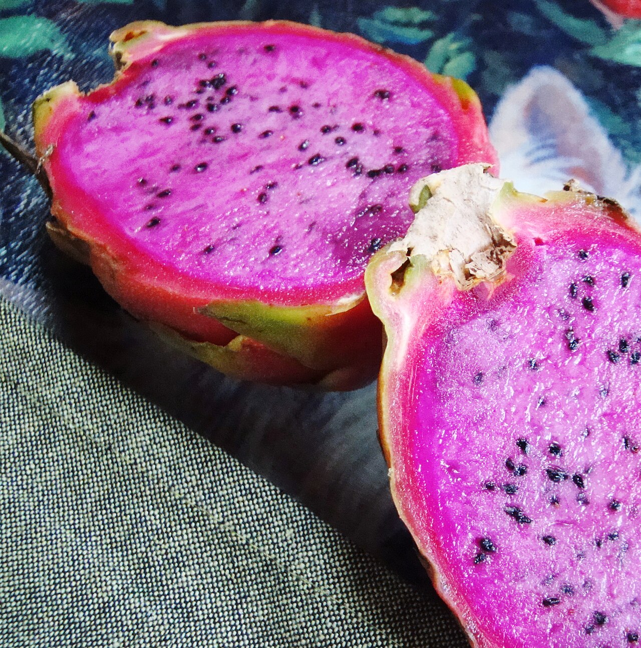 Fresh Dragon Fruit (White Flesh Pitaya)