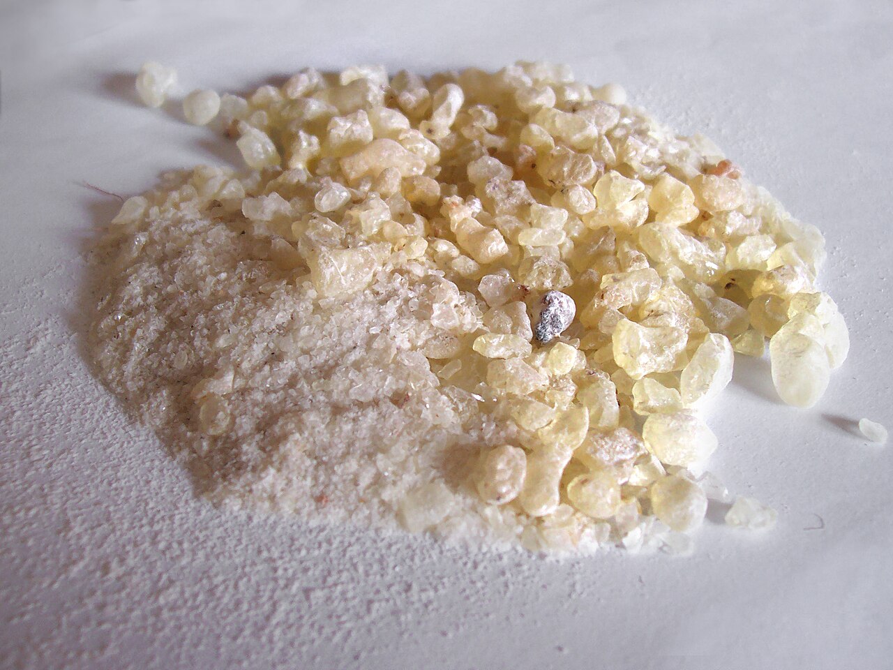 Natural Damar Batu Resin (Hard Clean Lumps Grade A)